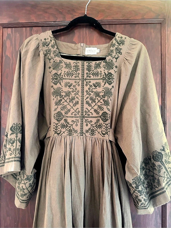 Voriagh Dresses & Skirts - Voriagh "Mivilud" Embroidered Maxi Dress in green